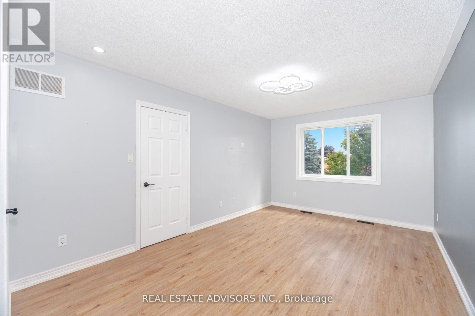 186 Ferndale Drive S, Barrie, Ontario  L4N 8A1 - Photo 17 - S12521720