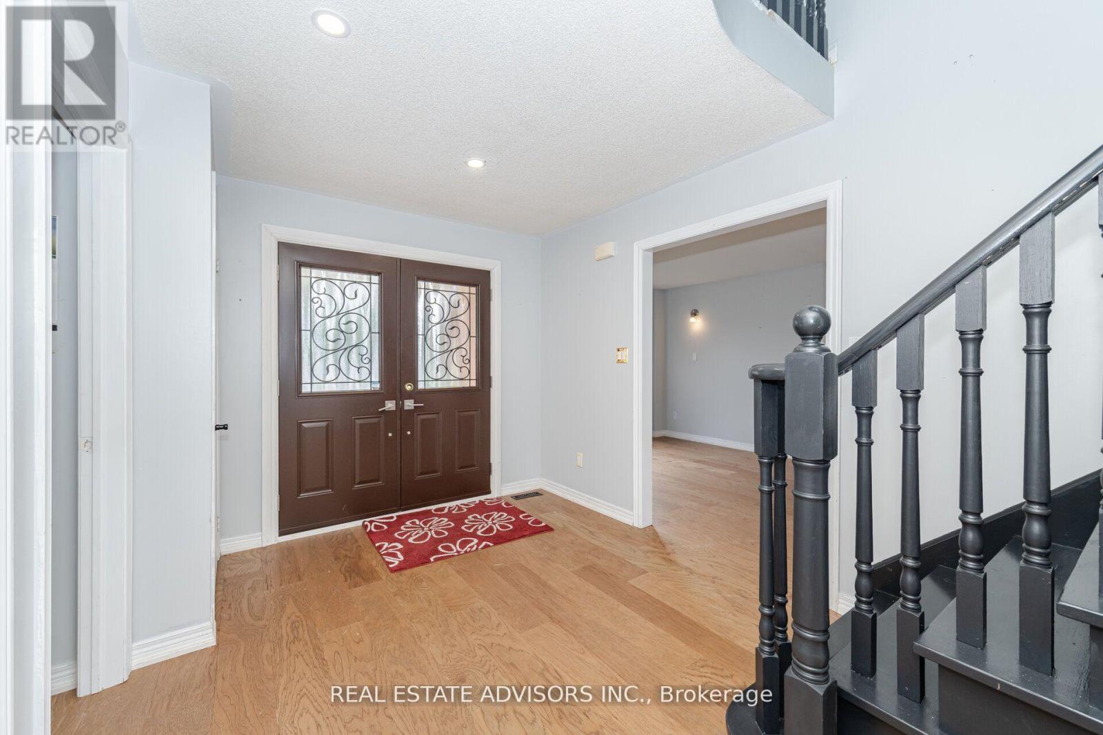 186 Ferndale Drive S, Barrie, Ontario  L4N 8A1 - Photo 2 - S12521720