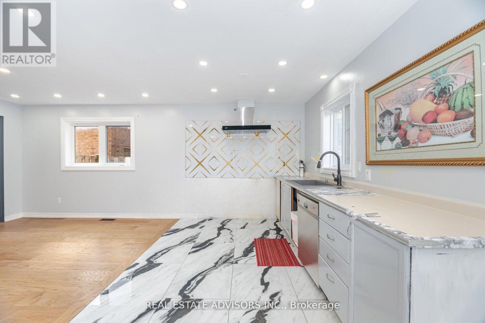 186 Ferndale Drive S, Barrie, Ontario  L4N 8A1 - Photo 9 - S12521720