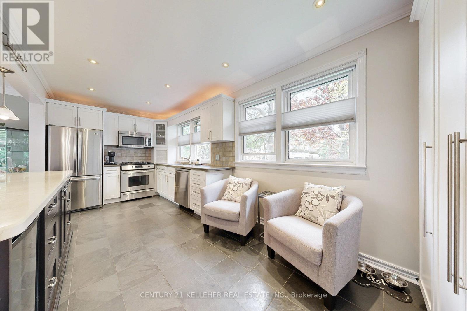 183 Westminster Drive, Oakville, Ontario  L6L 4H8 - Photo 15 - W12252150