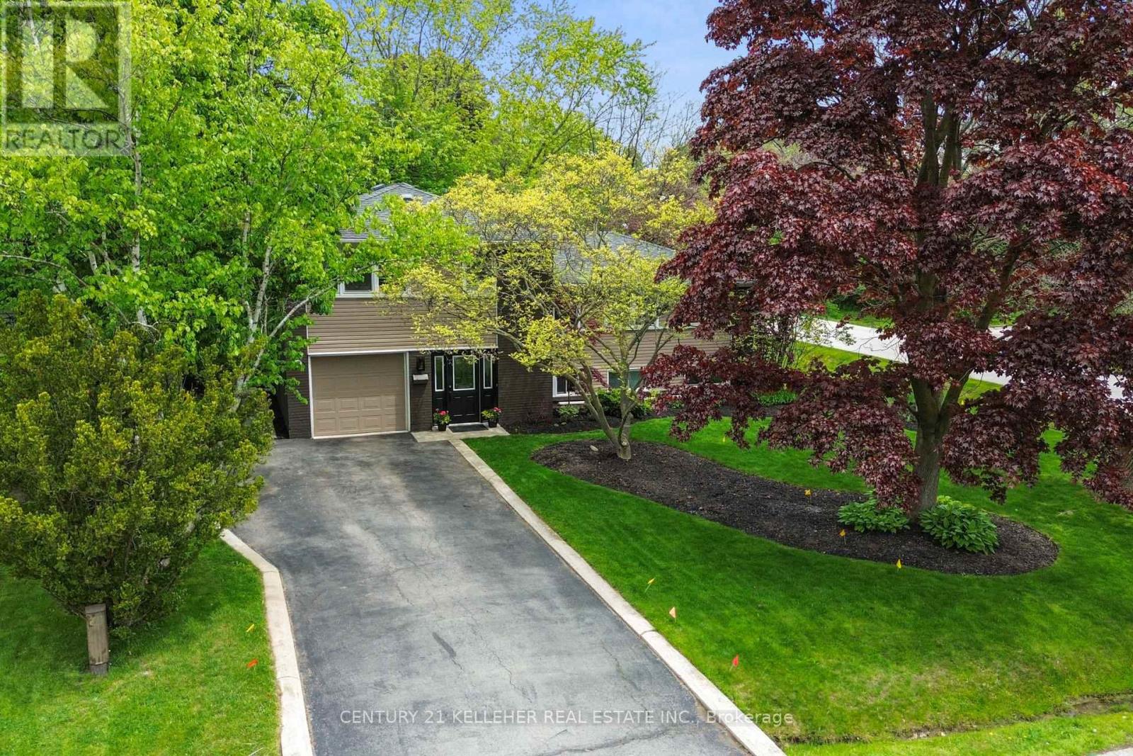 183 Westminster Drive, Oakville, Ontario  L6L 4H8 - Photo 2 - W12252150