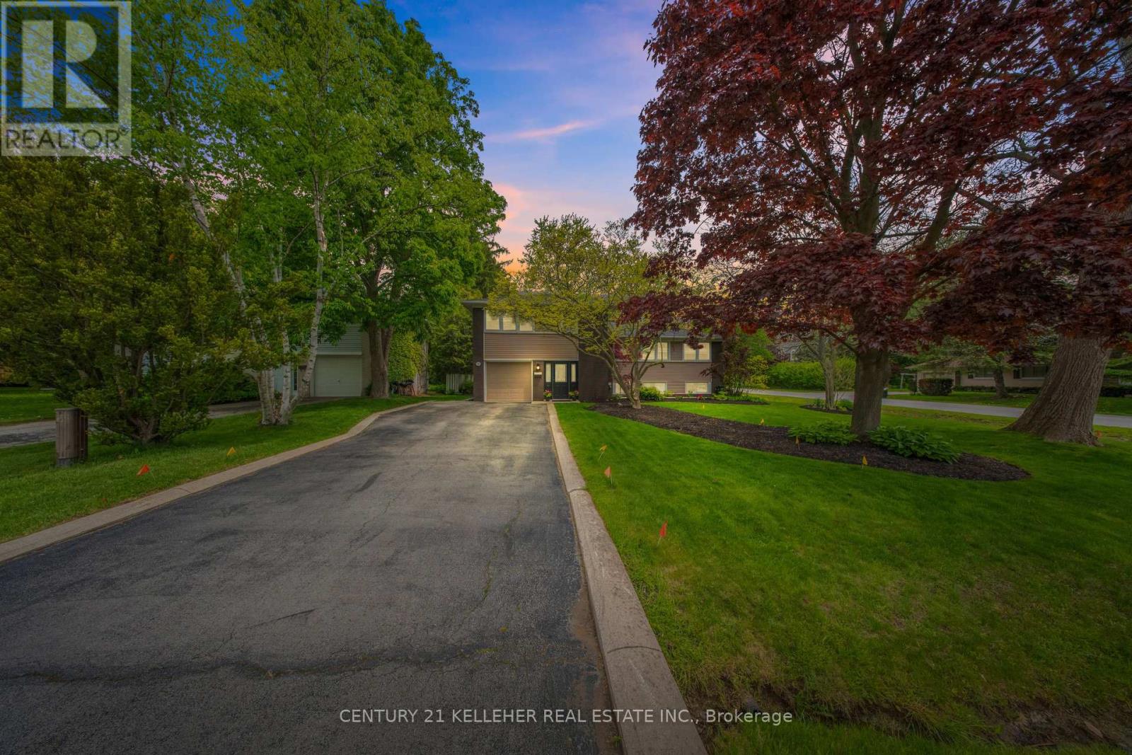 183 Westminster Drive, Oakville, Ontario  L6L 4H8 - Photo 3 - W12252150