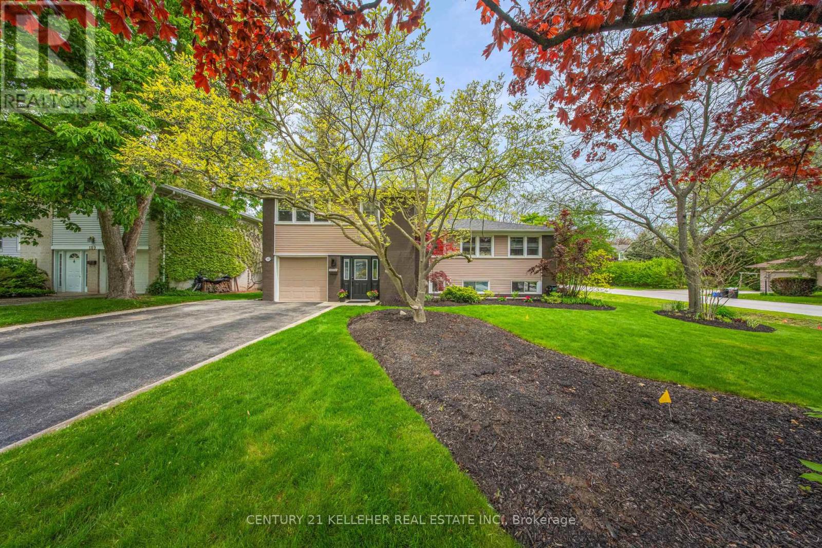 183 Westminster Drive, Oakville, Ontario  L6L 4H8 - Photo 4 - W12252150