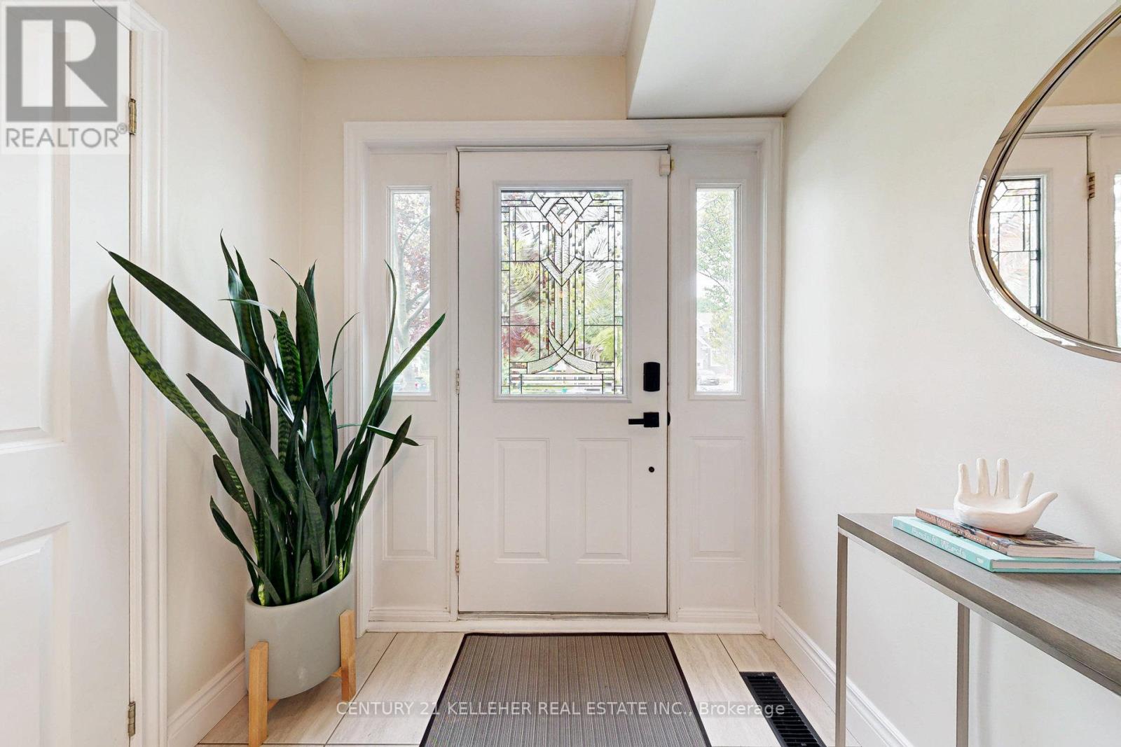 183 Westminster Drive, Oakville, Ontario  L6L 4H8 - Photo 5 - W12252150