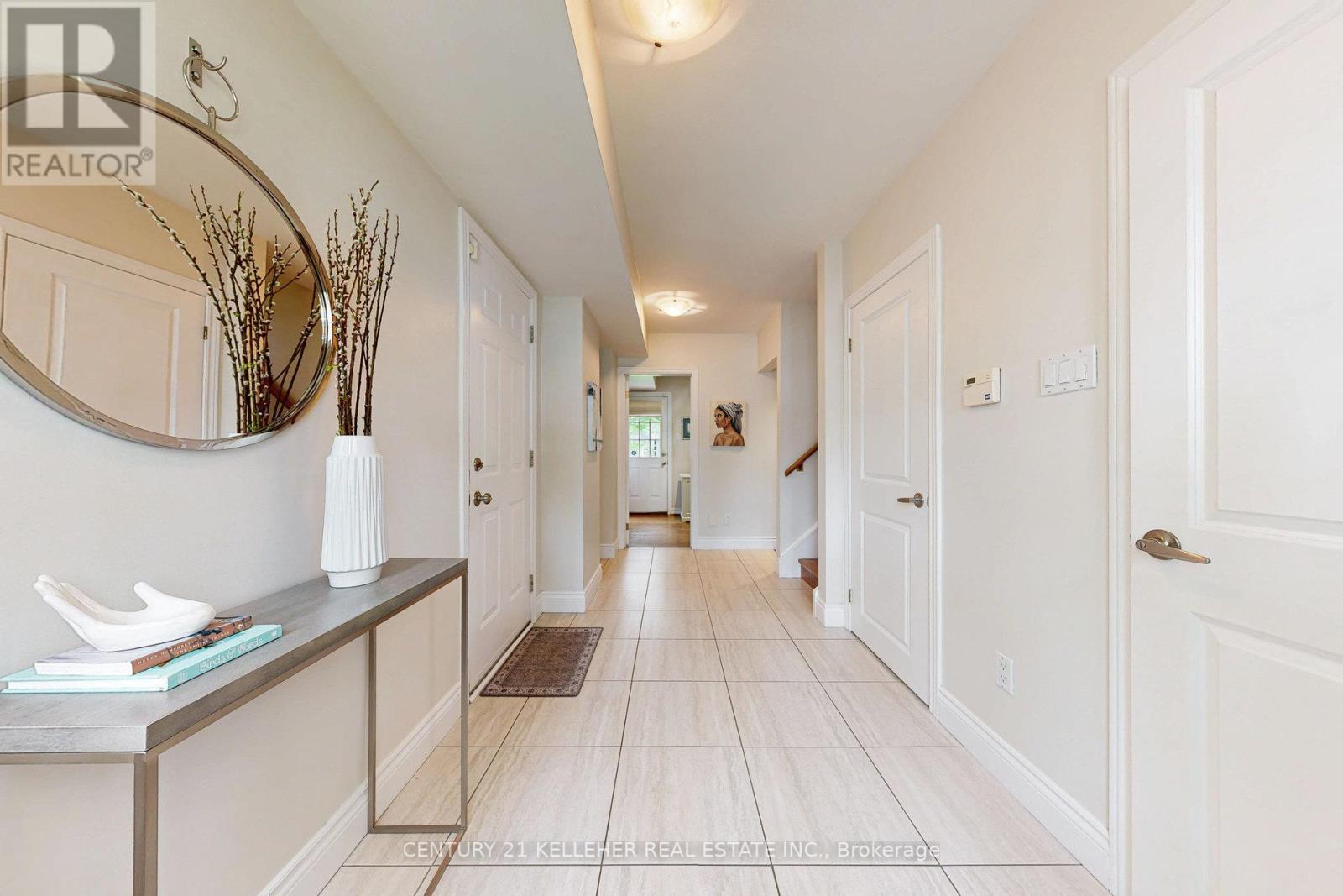 183 Westminster Drive, Oakville, Ontario  L6L 4H8 - Photo 6 - W12252150