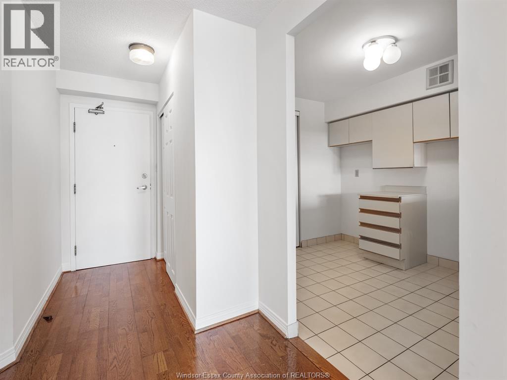 75 Riverside Drive East Unit# 1810, Windsor, Ontario N9A 7C4 - Photo 5 - 25028349