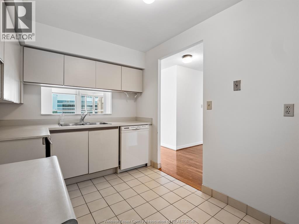 75 Riverside Drive East Unit# 1810, Windsor, Ontario N9A 7C4 - Photo 8 - 25028349