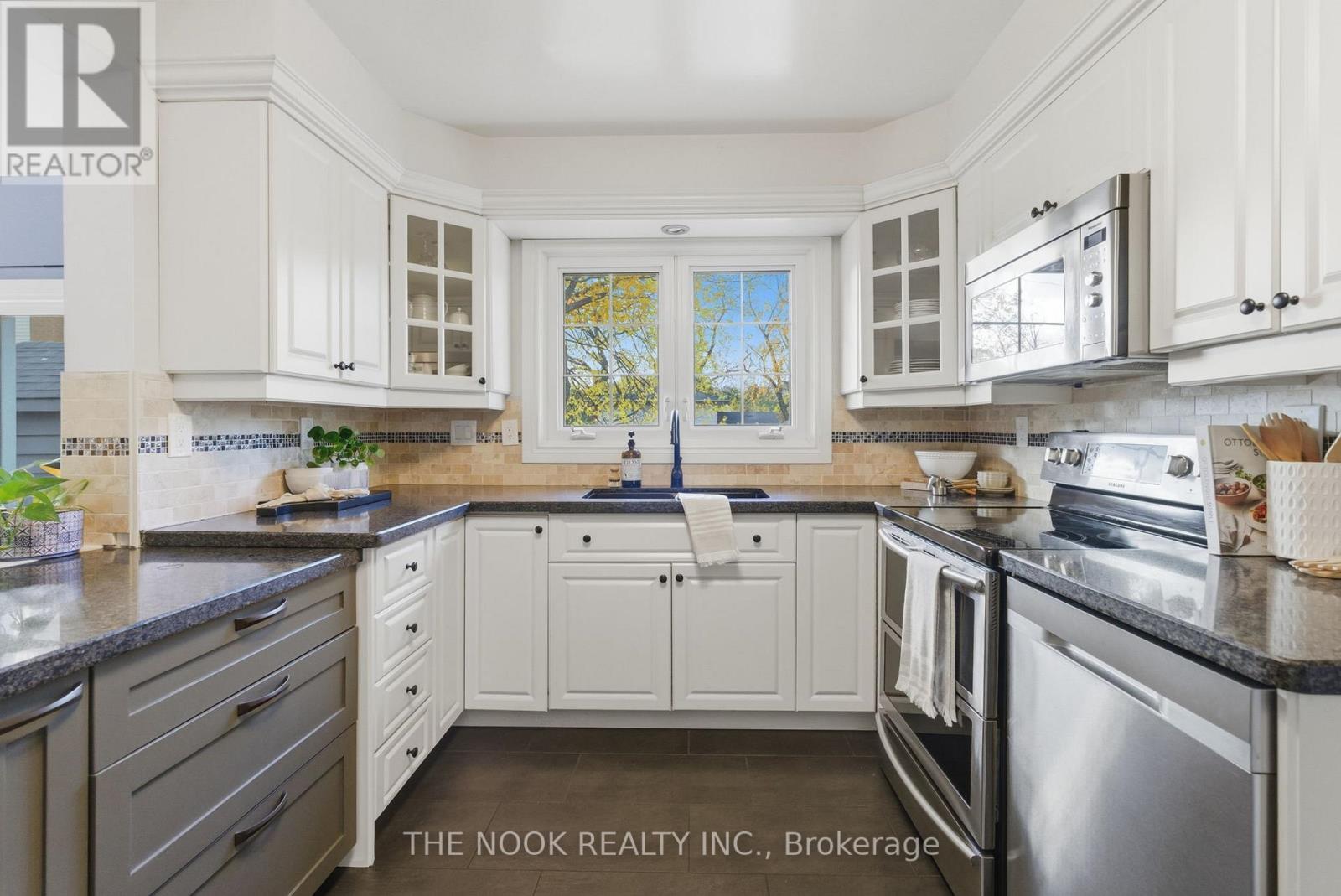 512 Athol Street, Whitby, Ontario  L1N 6L7 - Photo 15 - E12521870