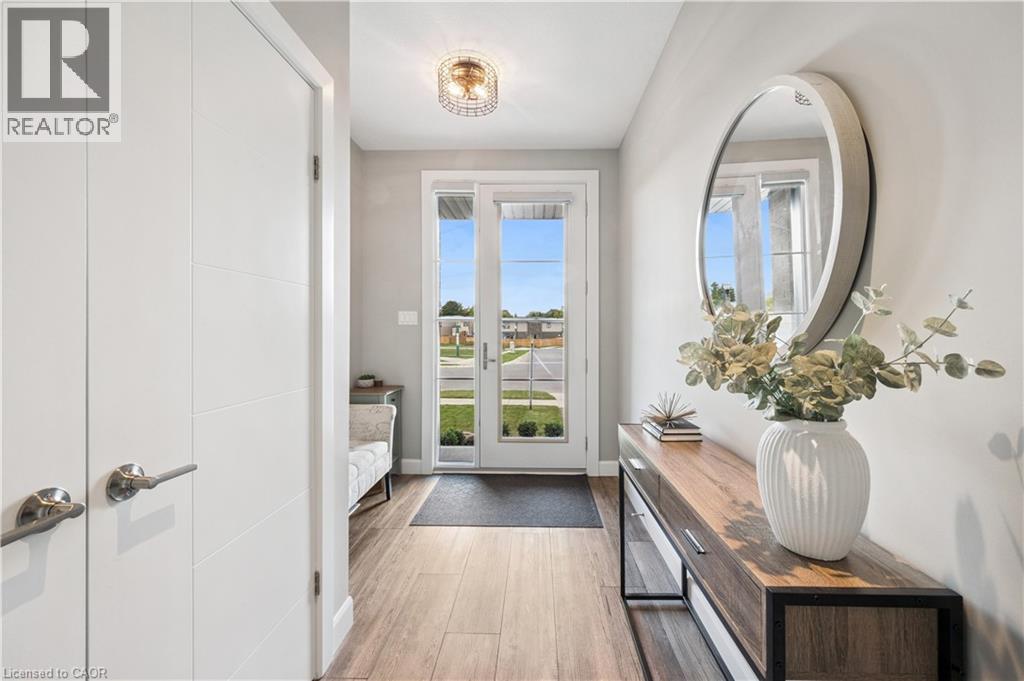 884 Robert Ferrie Drive, Kitchener, Ontario  N2R 0P2 - Photo 4 - 40779989