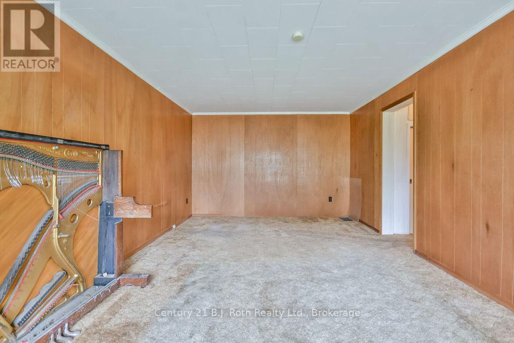 377 Barrie Road, Orillia, Ontario L3V 2S1 - Photo 7 - S12521916