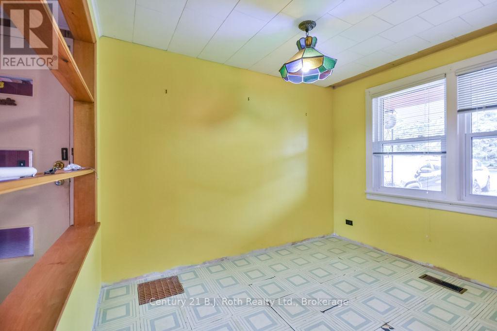 377 Barrie Road, Orillia, Ontario L3V 2S1 - Photo 8 - S12521916