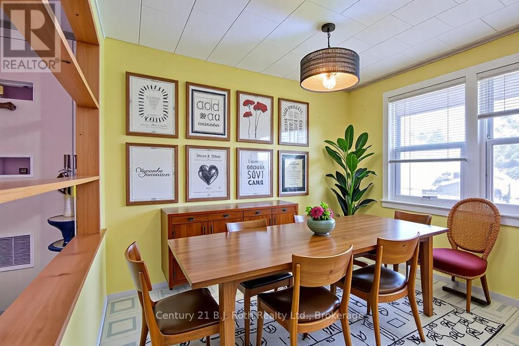 377 Barrie Road, Orillia, Ontario L3V 2S1 - Photo 9 - S12521916