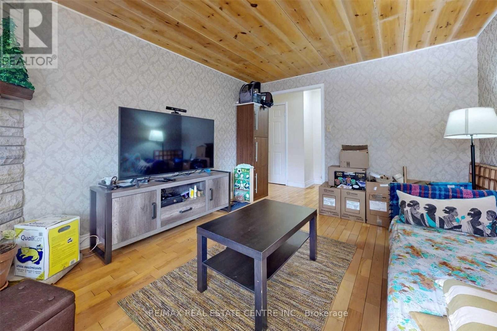 Main & 2nd Floor - 1671 Moongate Crescent, Mississauga, Ontario  L5M 4T2 - Photo 11 - W12521722