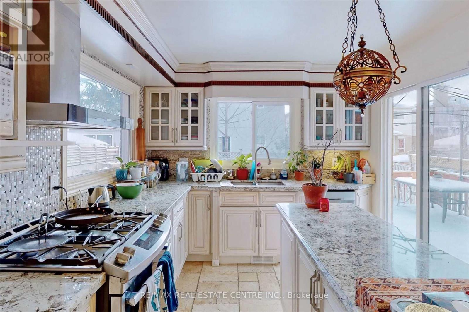 Main & 2nd Floor - 1671 Moongate Crescent, Mississauga, Ontario  L5M 4T2 - Photo 14 - W12521722