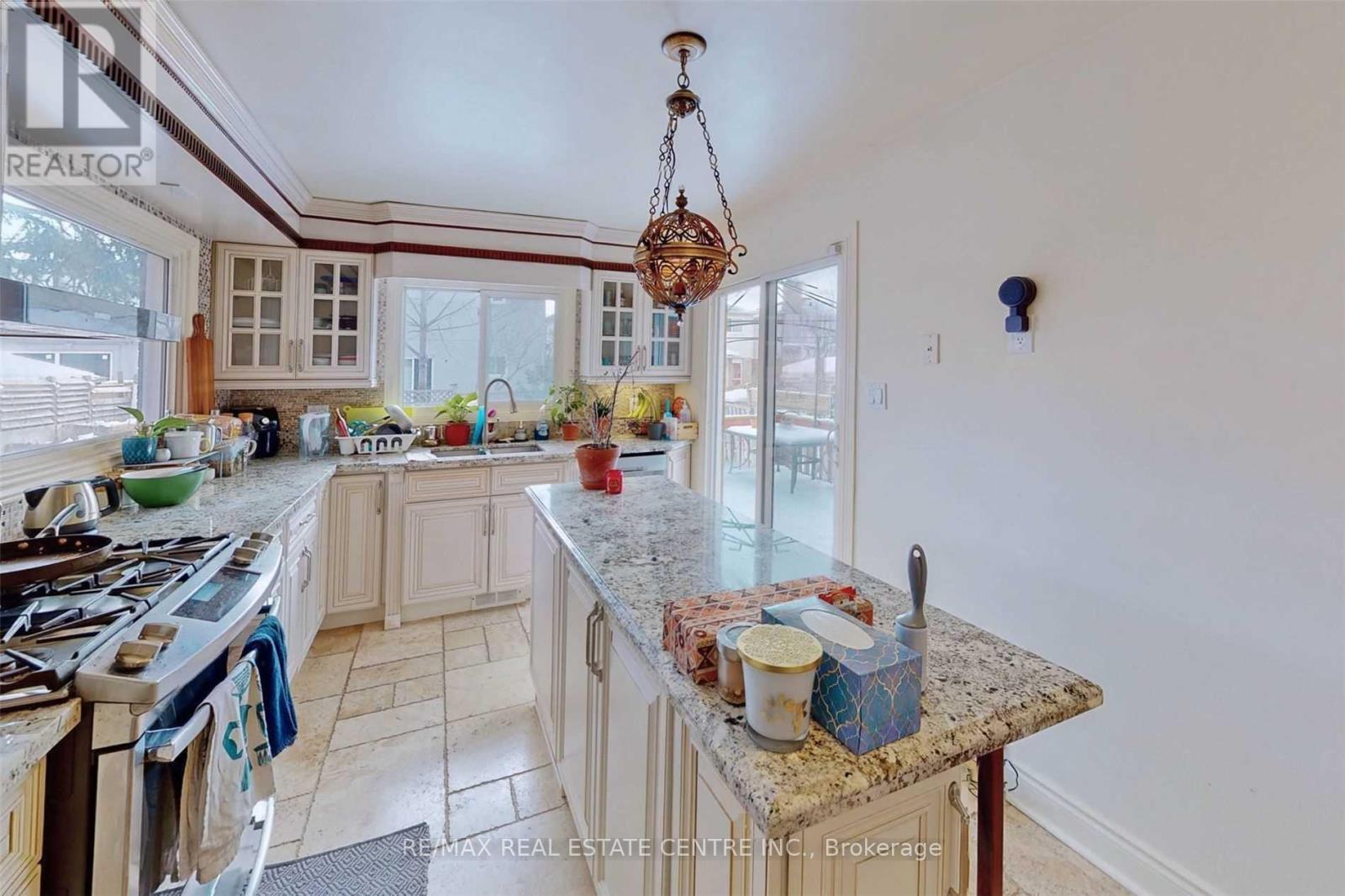 Main & 2nd Floor - 1671 Moongate Crescent, Mississauga, Ontario  L5M 4T2 - Photo 15 - W12521722