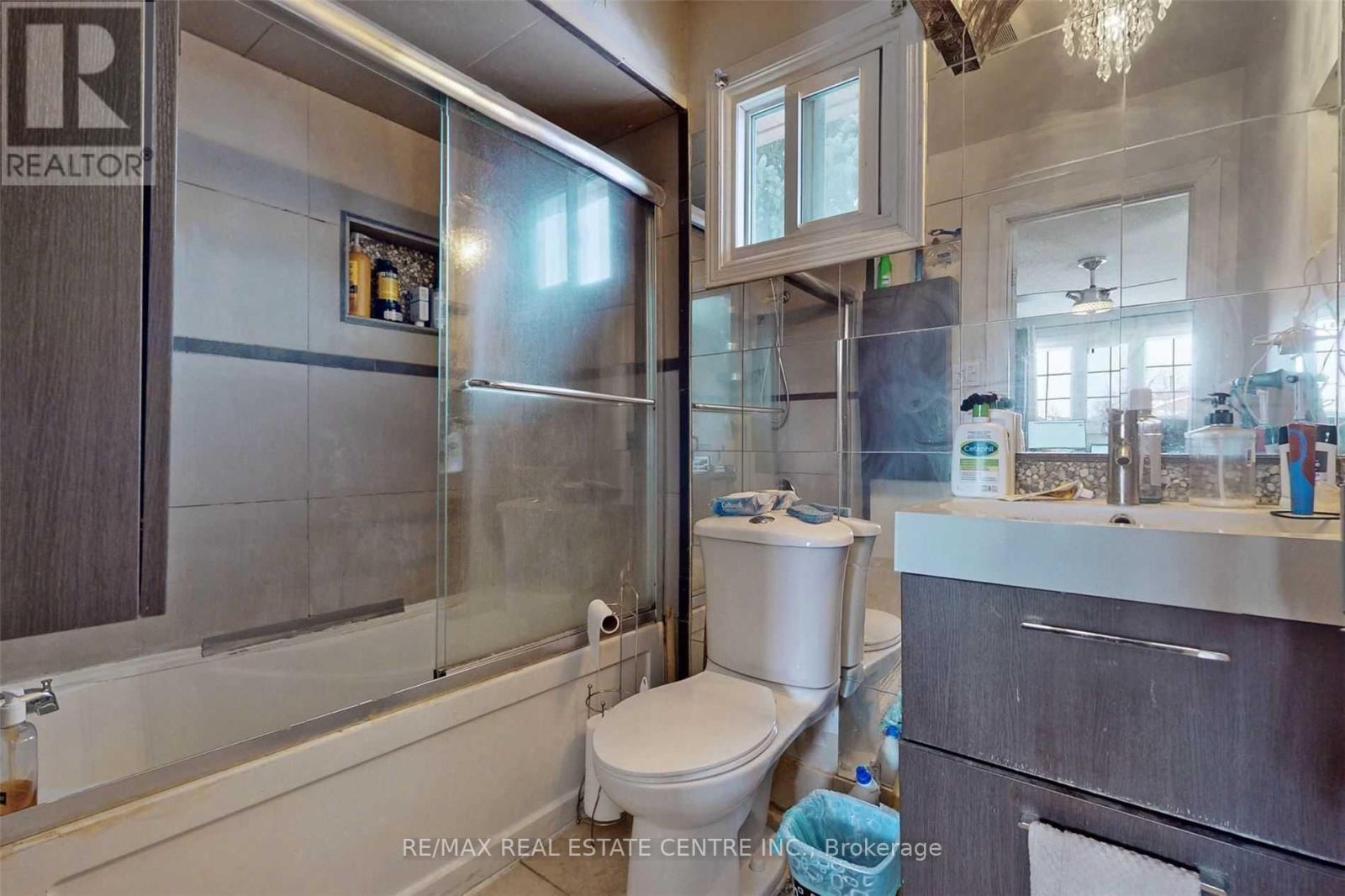 Main & 2nd Floor - 1671 Moongate Crescent, Mississauga, Ontario  L5M 4T2 - Photo 23 - W12521722