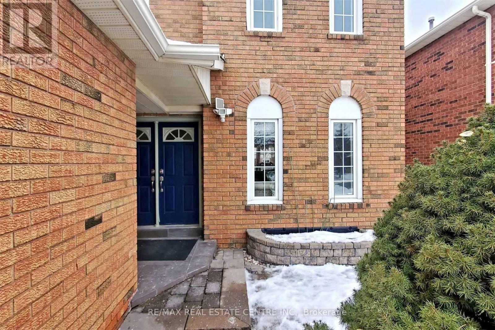 Main & 2nd Floor - 1671 Moongate Crescent, Mississauga, Ontario  L5M 4T2 - Photo 3 - W12521722