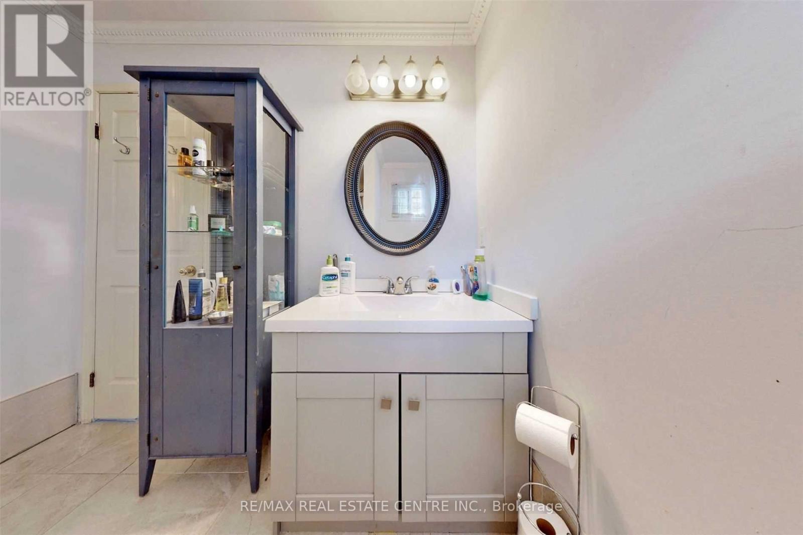 Main & 2nd Floor - 1671 Moongate Crescent, Mississauga, Ontario  L5M 4T2 - Photo 30 - W12521722