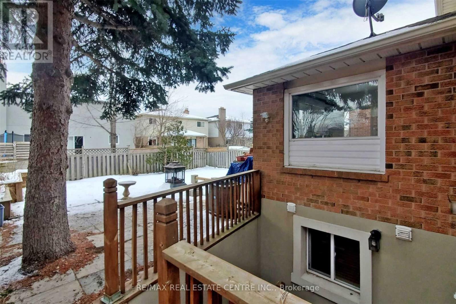 Main & 2nd Floor - 1671 Moongate Crescent, Mississauga, Ontario  L5M 4T2 - Photo 32 - W12521722