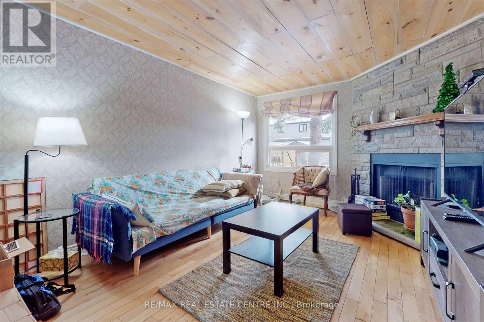 Main & 2nd Floor - 1671 Moongate Crescent, Mississauga, Ontario  L5M 4T2 - Photo 8 - W12521722