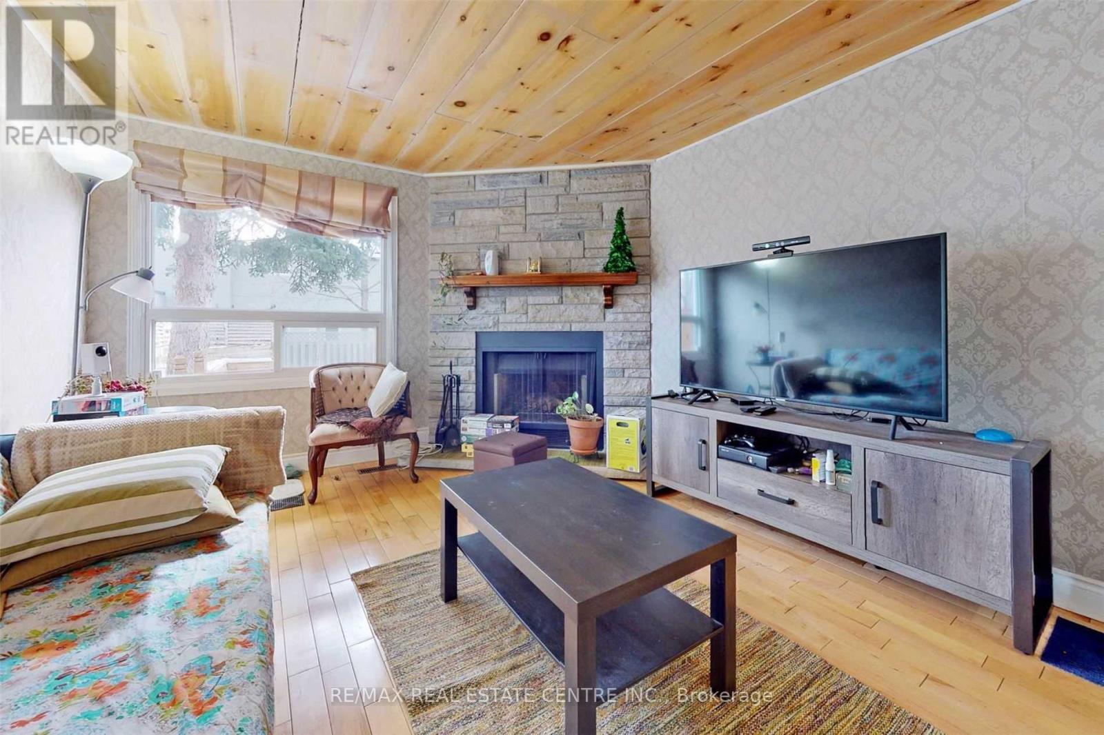 Main & 2nd Floor - 1671 Moongate Crescent, Mississauga, Ontario  L5M 4T2 - Photo 9 - W12521722