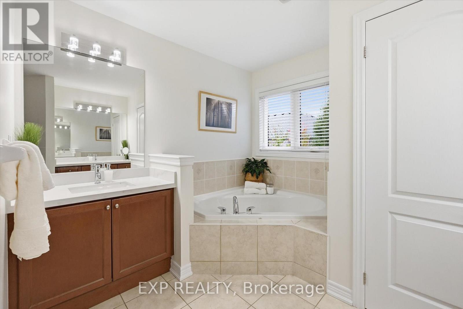 266 Admiral Drive, Oakville, Ontario  L6L 0B9 - Photo 23 - W12521740