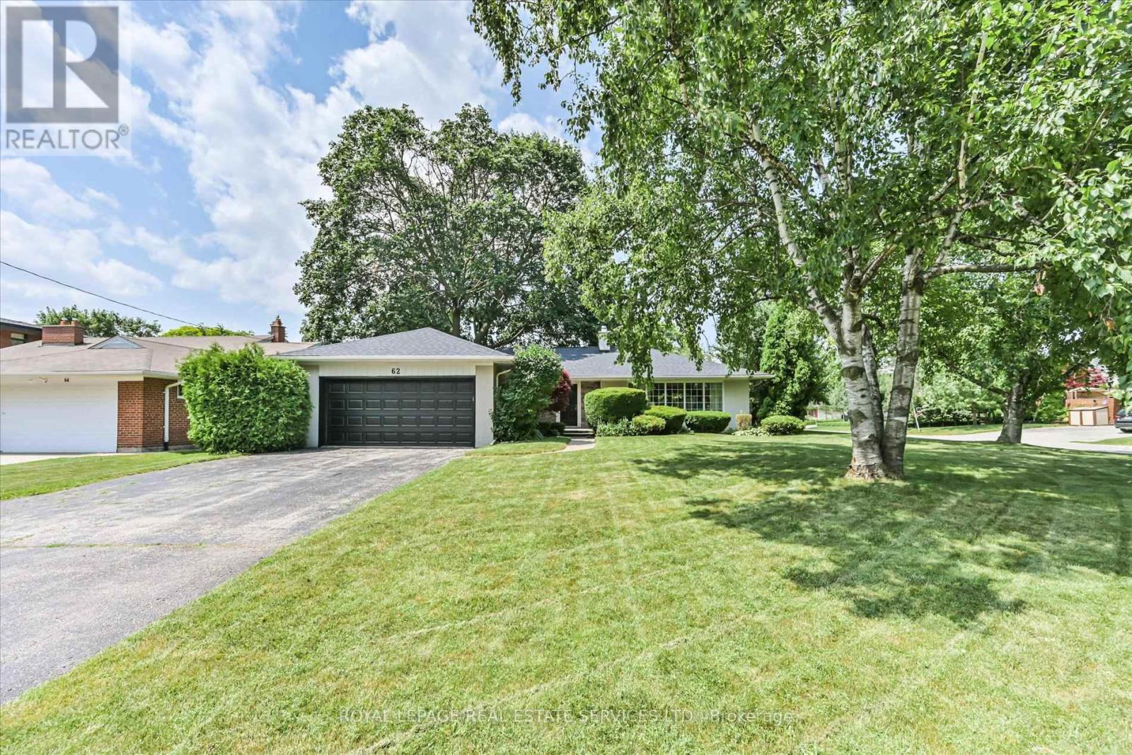 62 Princess Margaret Boulevard, Toronto, Ontario  M9A 2A2 - Photo 2 - W12521752