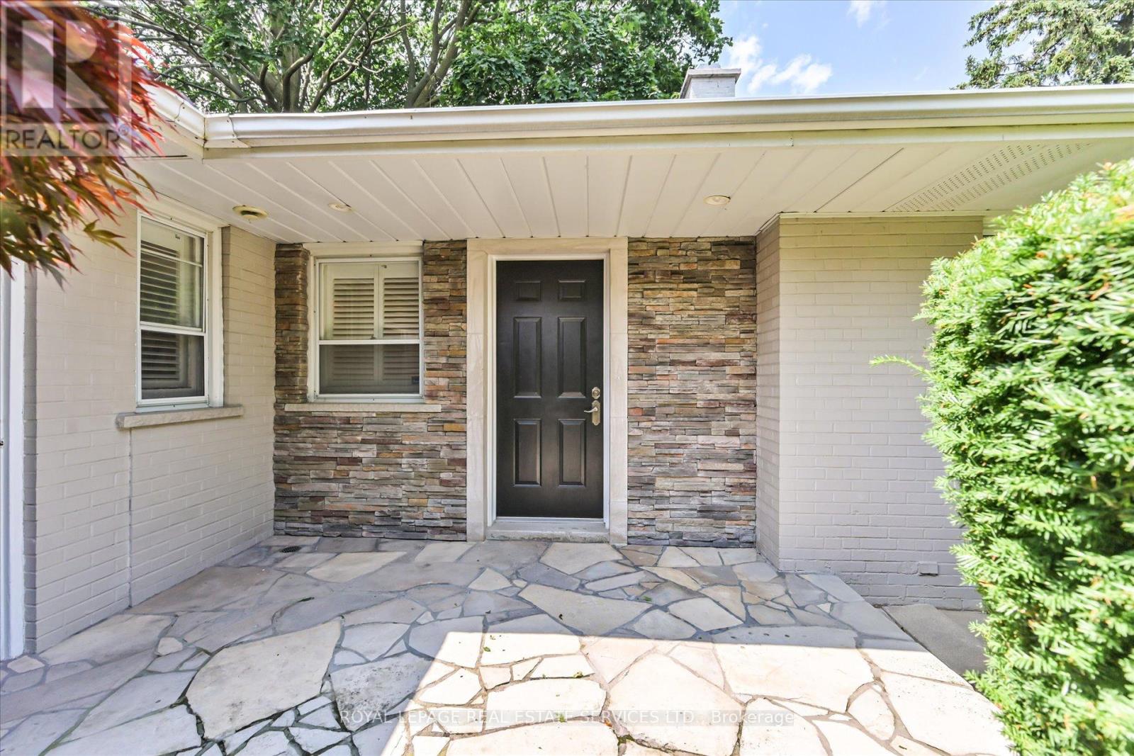 62 Princess Margaret Boulevard, Toronto, Ontario  M9A 2A2 - Photo 5 - W12521752