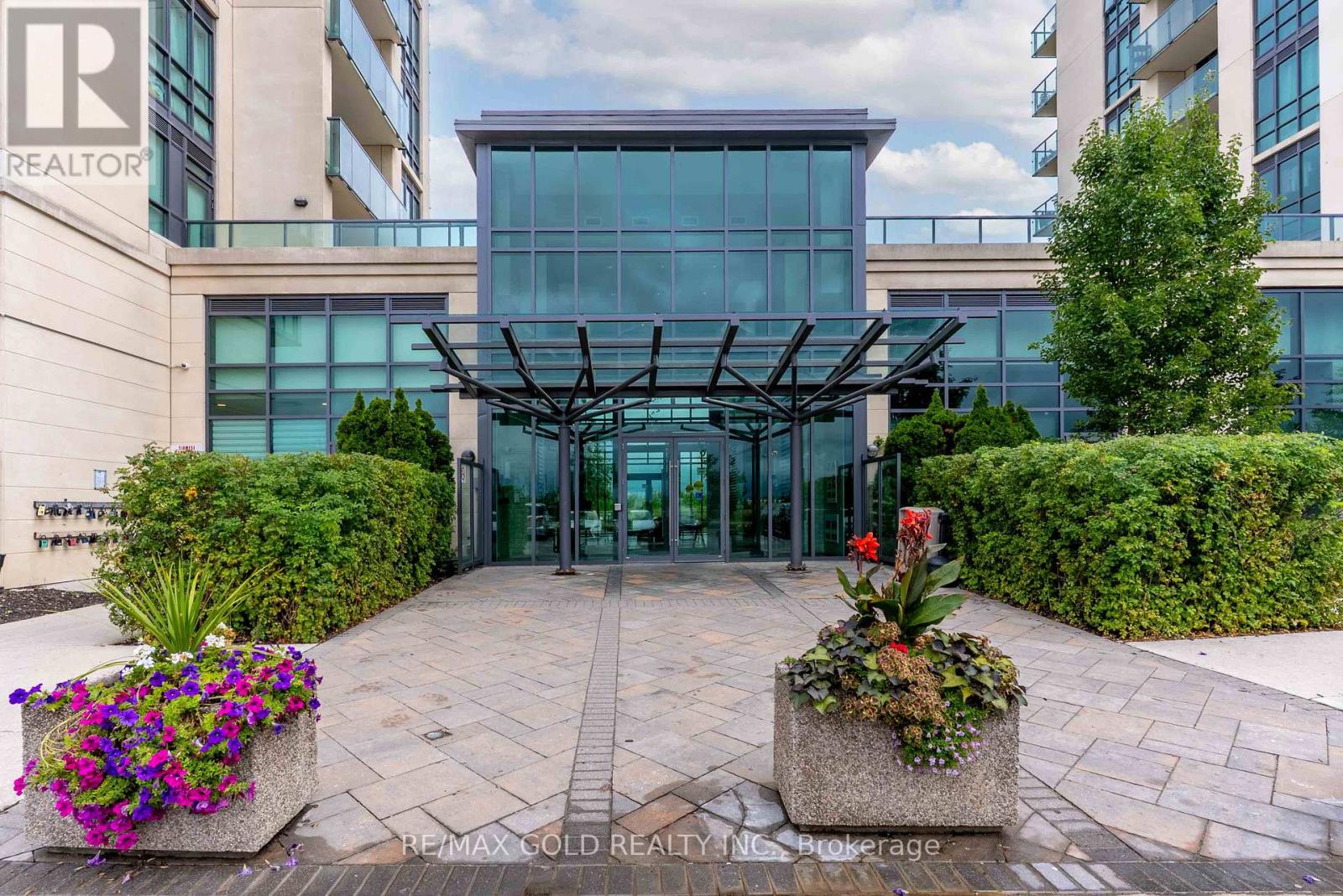 503 - 55 Yorkland Boulevard, Brampton, Ontario  L6P 4K9 - Photo 4 - W12521802