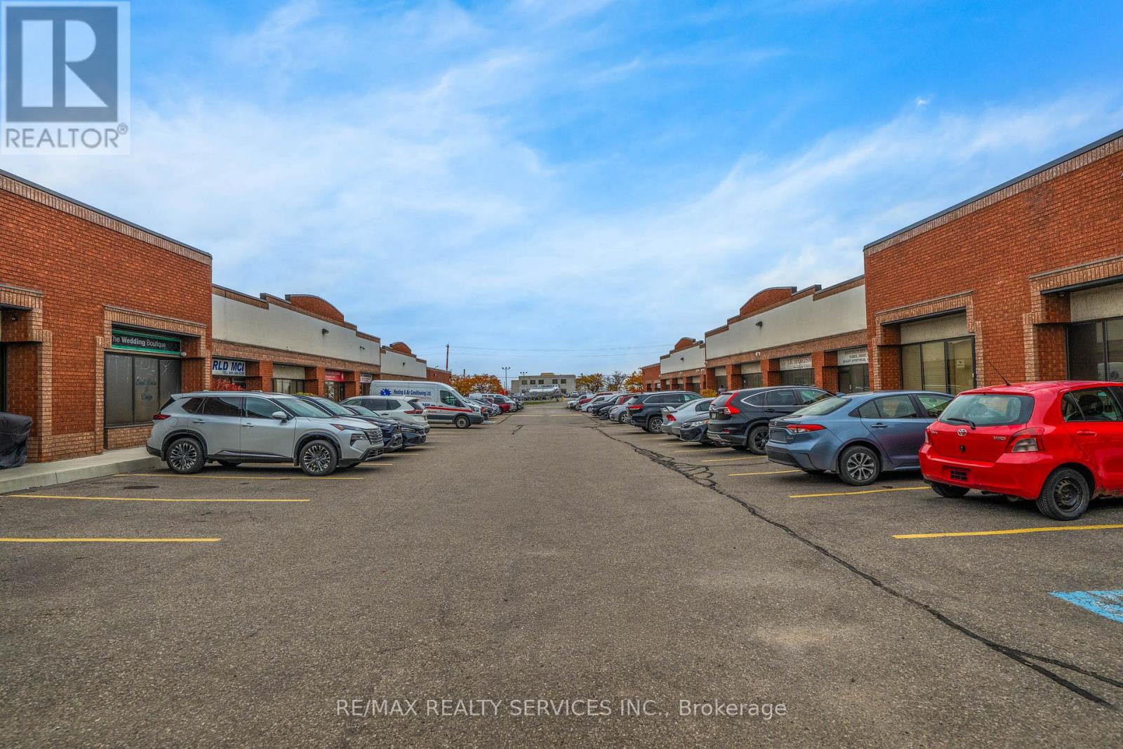 6780 Devand Drive, Mississauga, Ontario L5T 2G5 - Photo 6 - W12521816