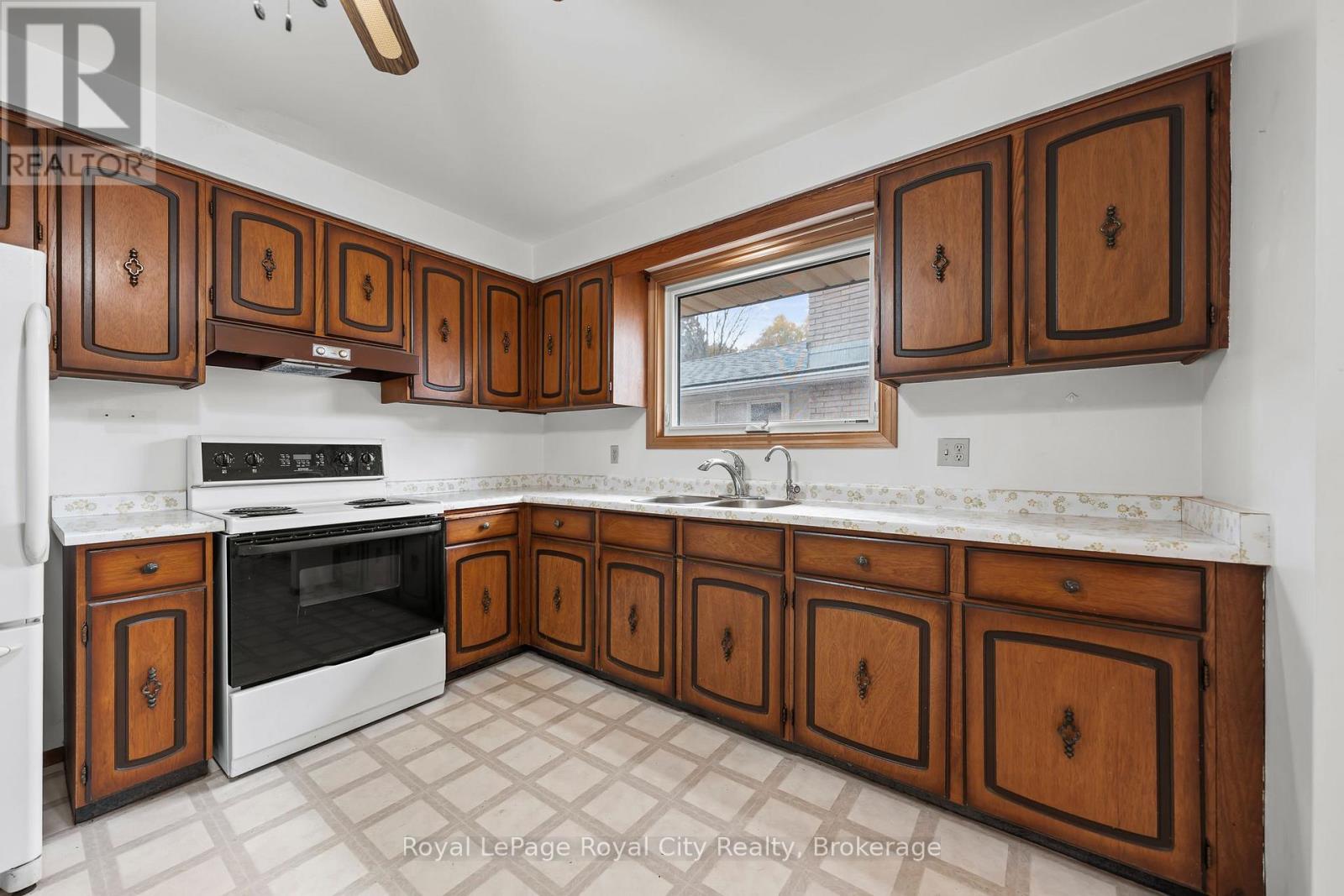 17 Muskoka Drive, Guelph, Ontario N1E 6E1 - Photo 12 - X12521742