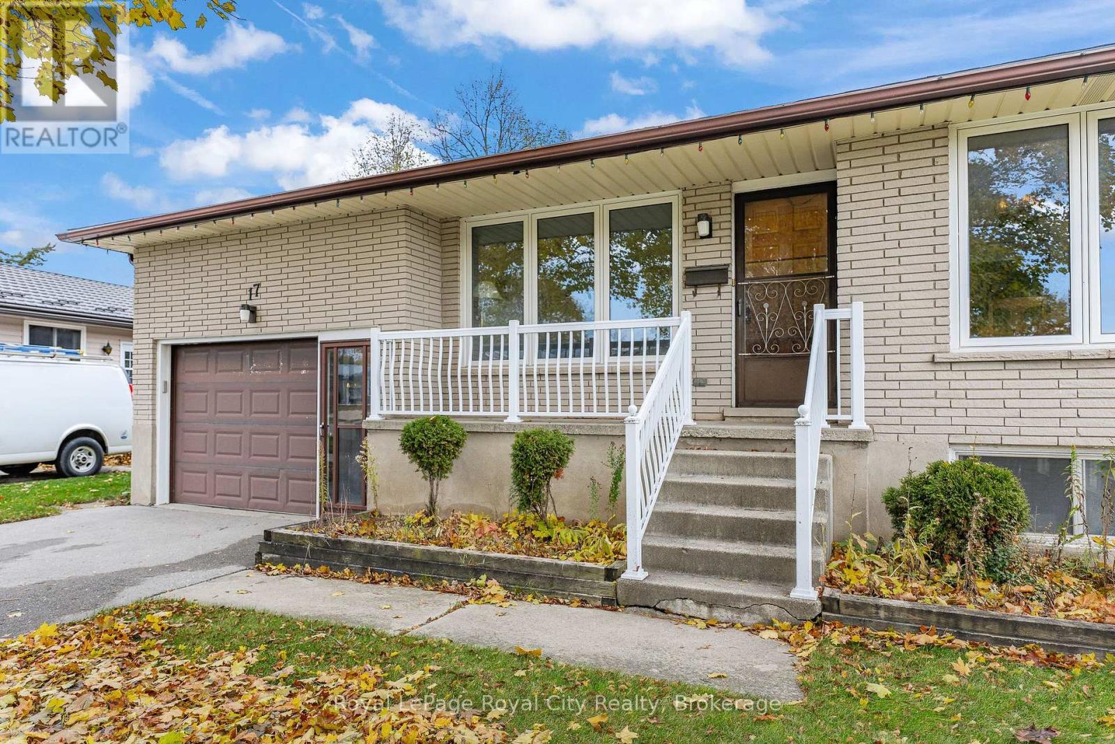 17 Muskoka Drive, Guelph, Ontario N1E 6E1 - Photo 3 - X12521742