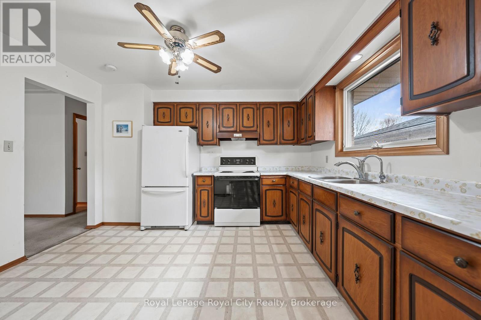 17 Muskoka Drive, Guelph, Ontario N1E 6E1 - Photo 9 - X12521742