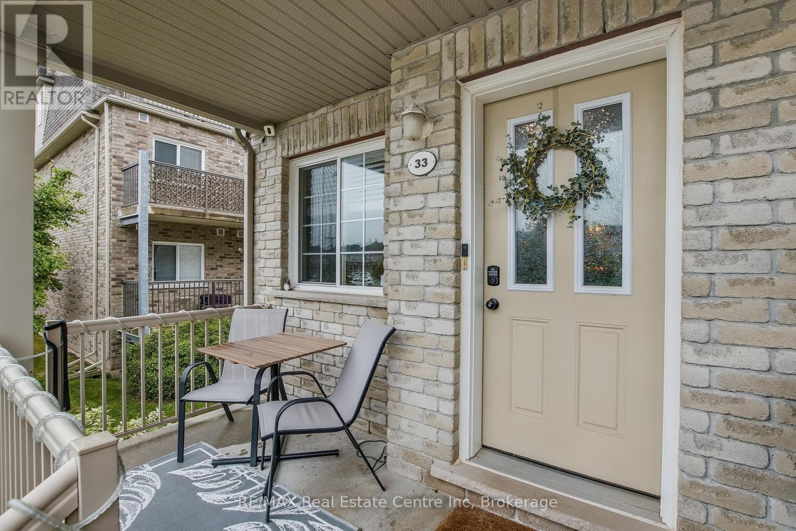 33 - 35 Mountford Drive, Guelph, Ontario N1E 0G6 - Photo 3 - X12521892