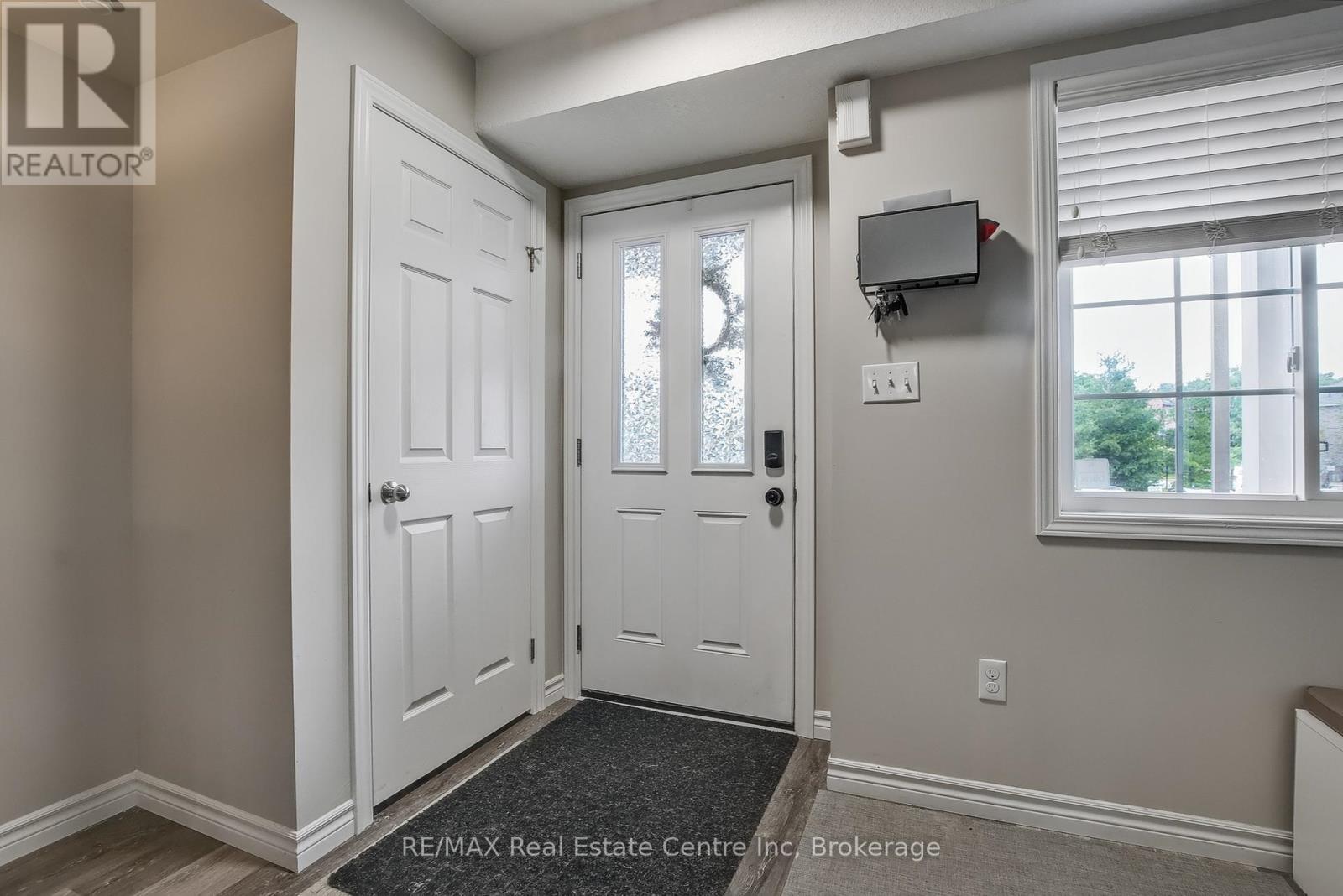 33 - 35 Mountford Drive, Guelph, Ontario N1E 0G6 - Photo 5 - X12521892