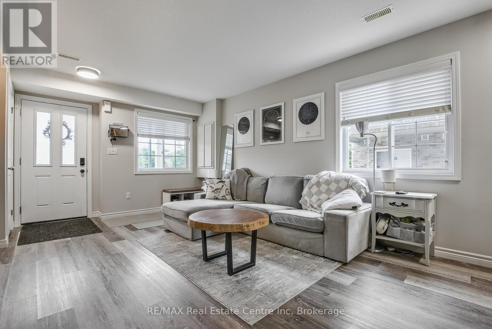 33 - 35 Mountford Drive, Guelph, Ontario N1E 0G6 - Photo 6 - X12521892