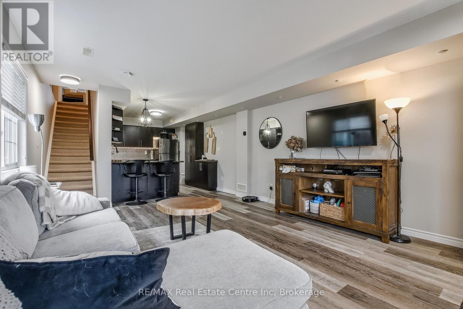 33 - 35 Mountford Drive, Guelph, Ontario N1E 0G6 - Photo 7 - X12521892