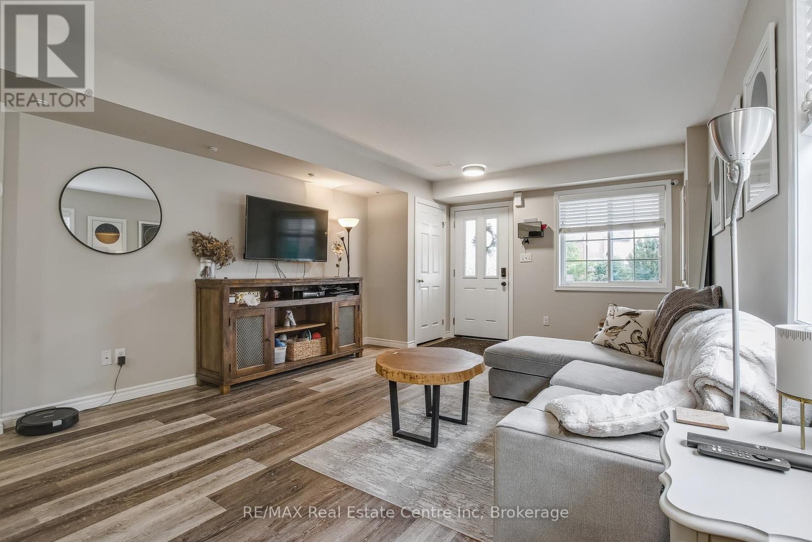 33 - 35 Mountford Drive, Guelph, Ontario N1E 0G6 - Photo 9 - X12521892