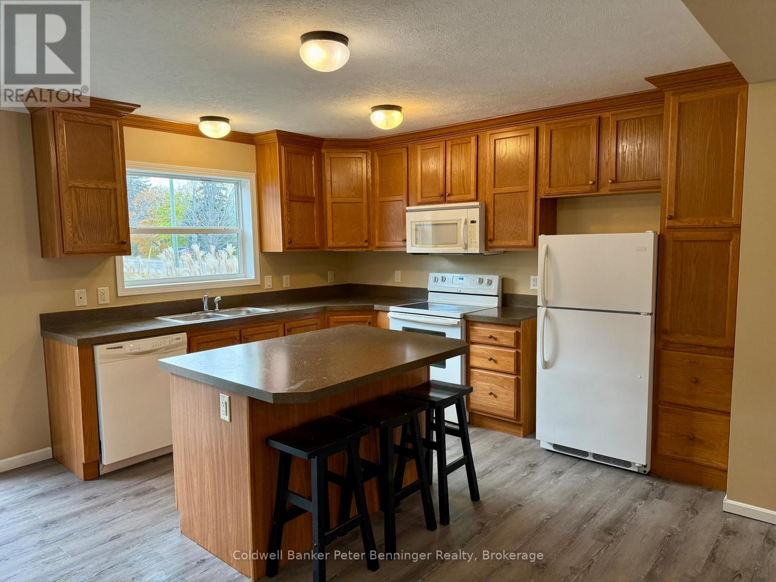 28 Rae Street, Kincardine, Ontario N0G 2T0 - Photo 3 - X12522056