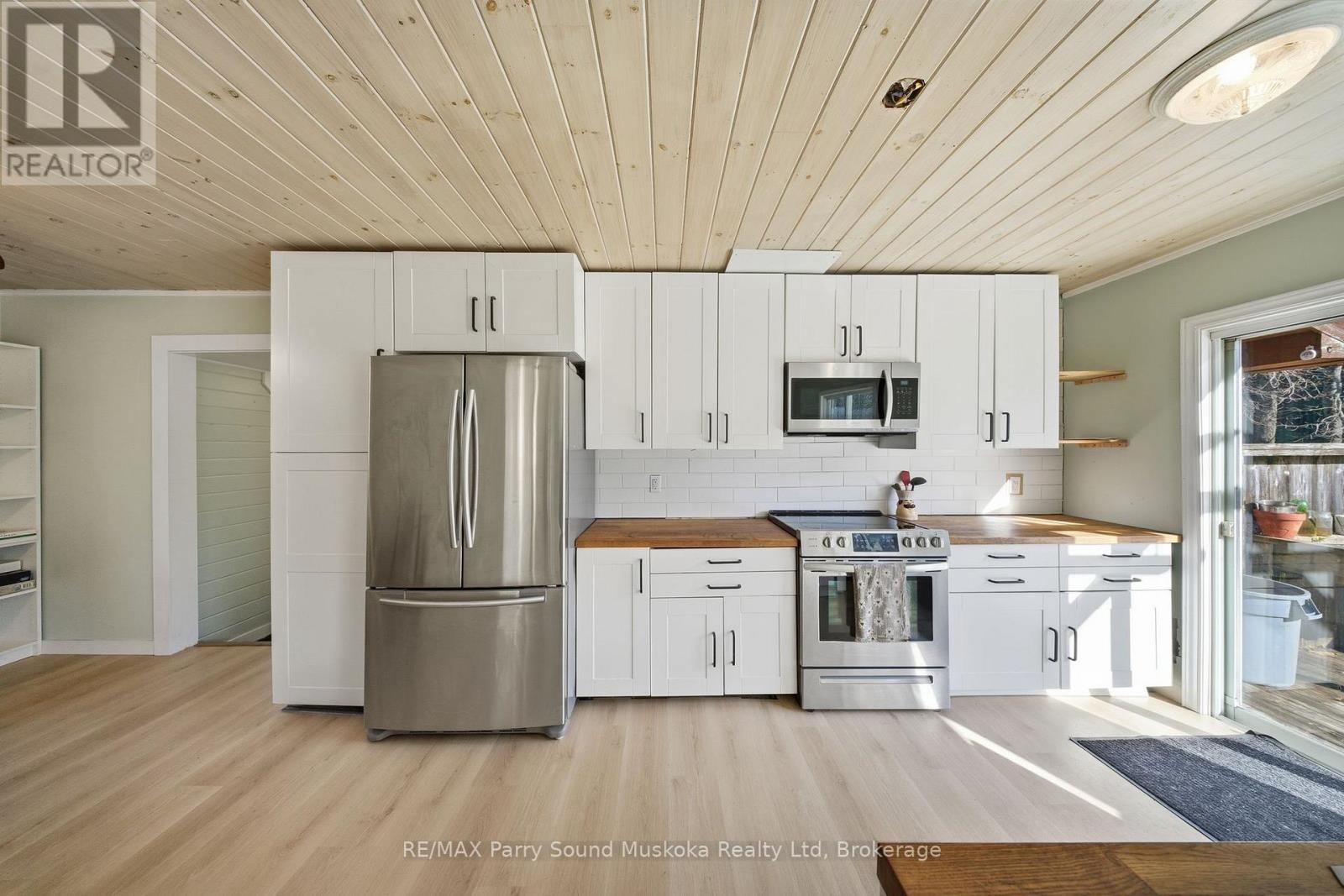 66 Clear Lake Road, Seguin, Ontario P0C 1H0 - Photo 11 - X12522098