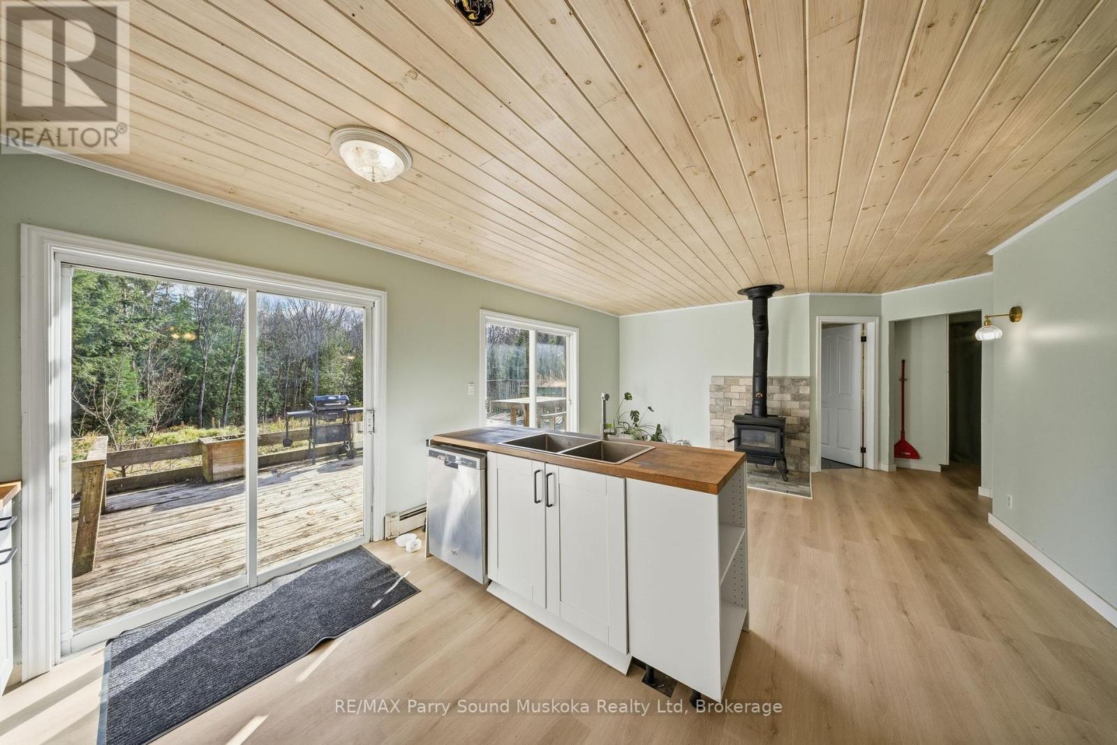 66 Clear Lake Road, Seguin, Ontario P0C 1H0 - Photo 13 - X12522098