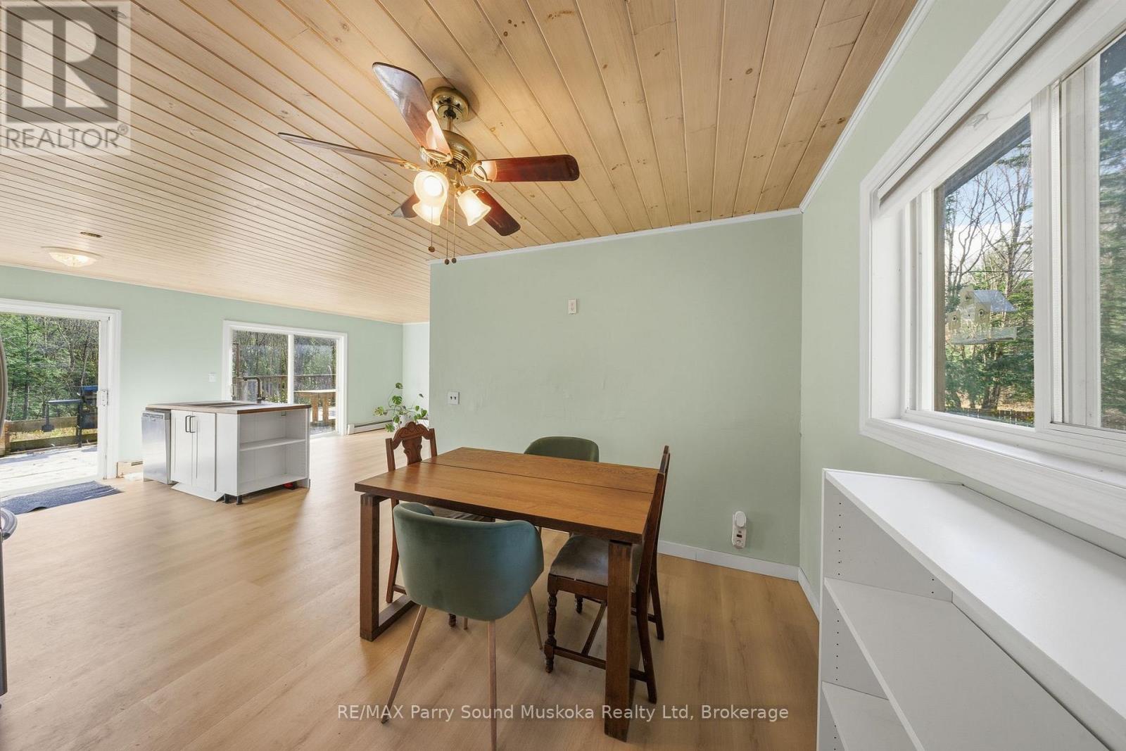 66 Clear Lake Road, Seguin, Ontario P0C 1H0 - Photo 14 - X12522098