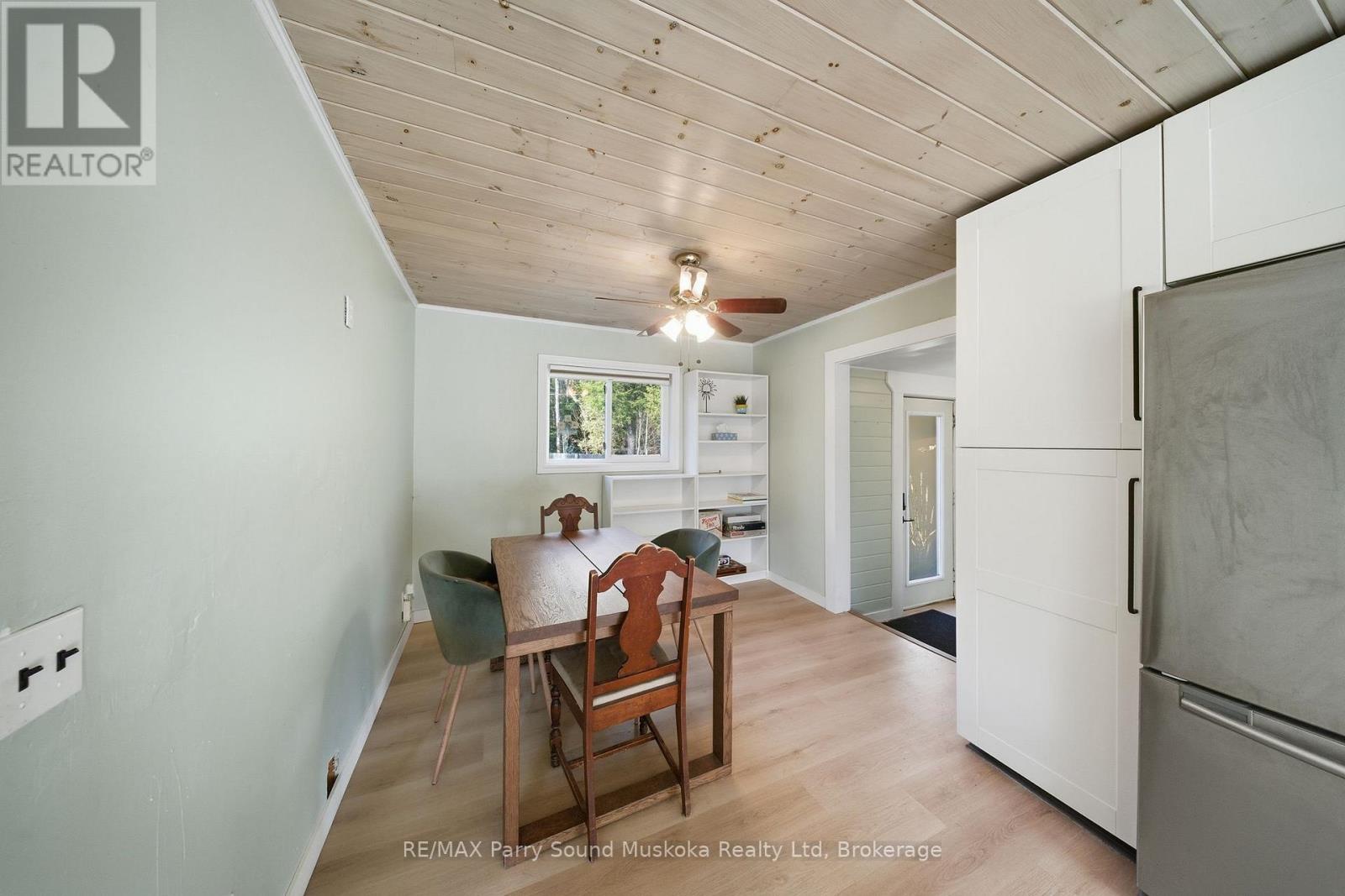 66 Clear Lake Road, Seguin, Ontario P0C 1H0 - Photo 15 - X12522098