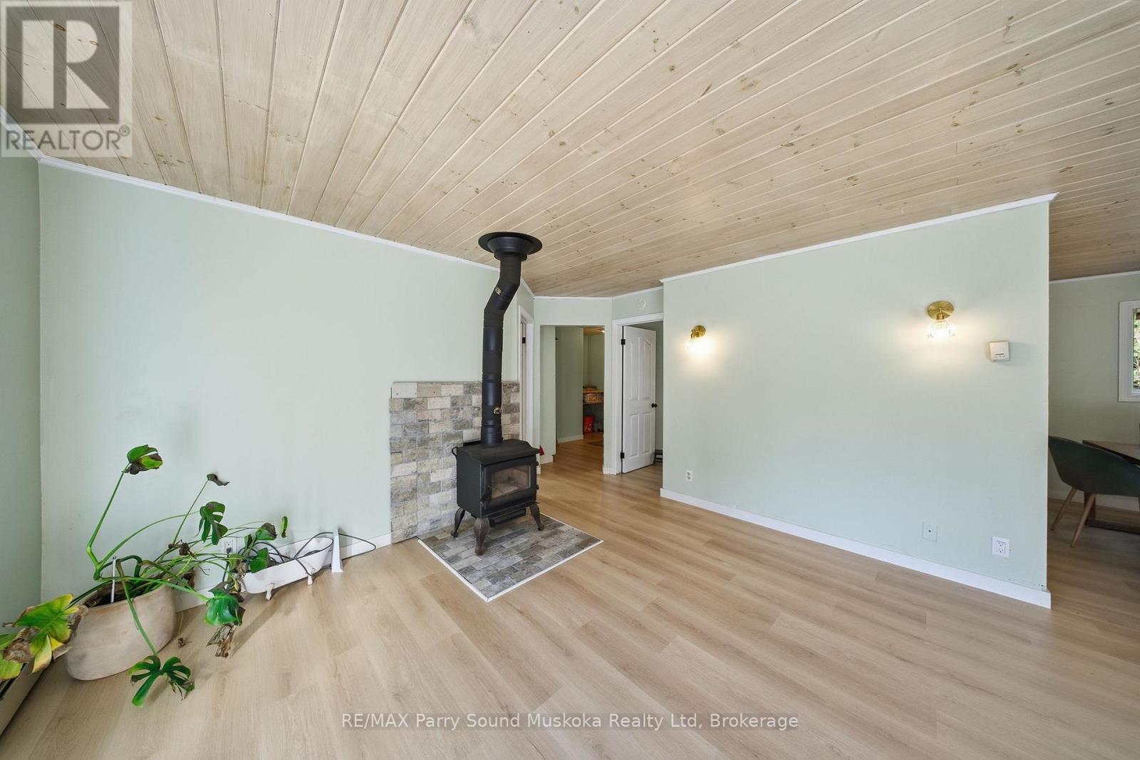 66 Clear Lake Road, Seguin, Ontario P0C 1H0 - Photo 17 - X12522098