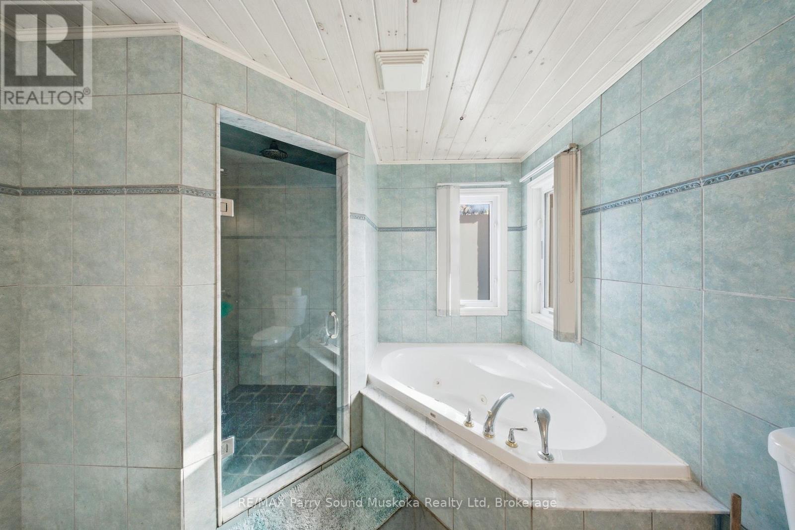 66 Clear Lake Road, Seguin, Ontario P0C 1H0 - Photo 23 - X12522098