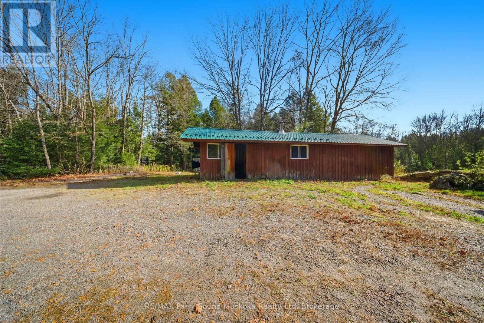 66 Clear Lake Road, Seguin, Ontario P0C 1H0 - Photo 38 - X12522098