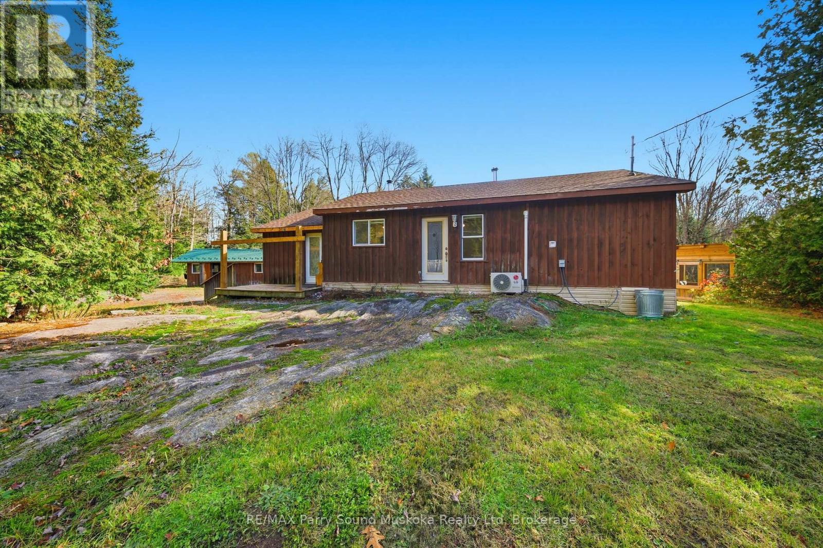 66 Clear Lake Road, Seguin, Ontario P0C 1H0 - Photo 5 - X12522098