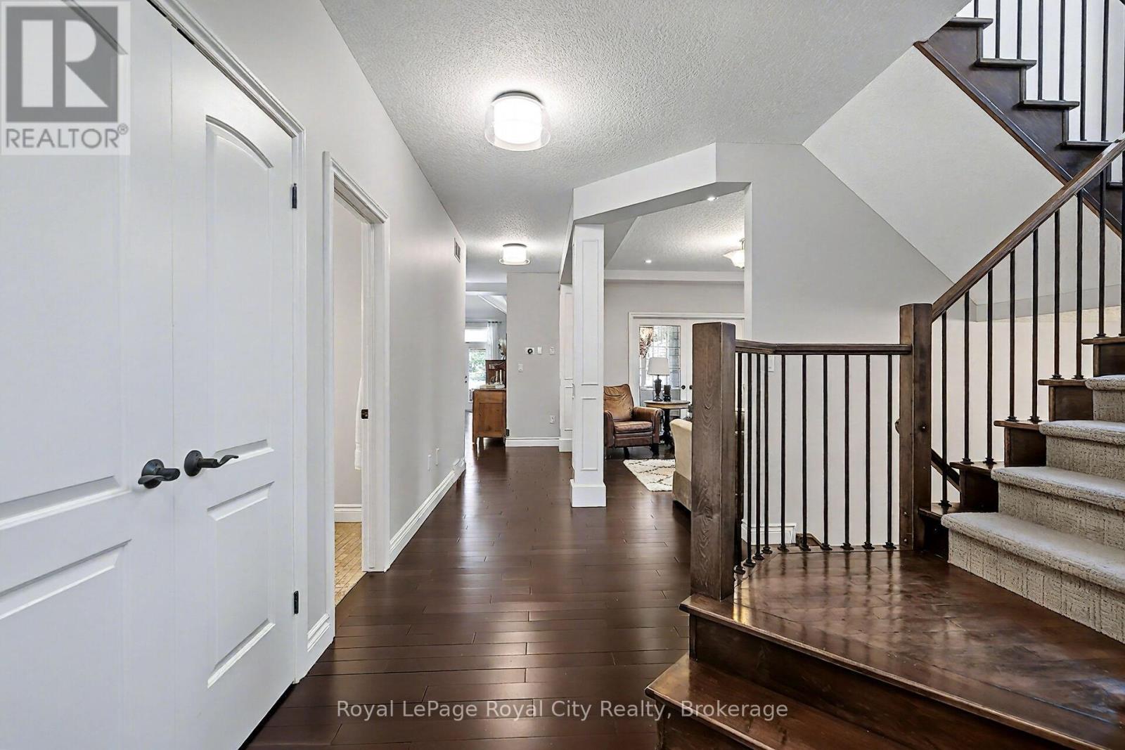 8 Zaduk Place, Guelph, Ontario  N1G 0A7 - Photo 4 - X12522108