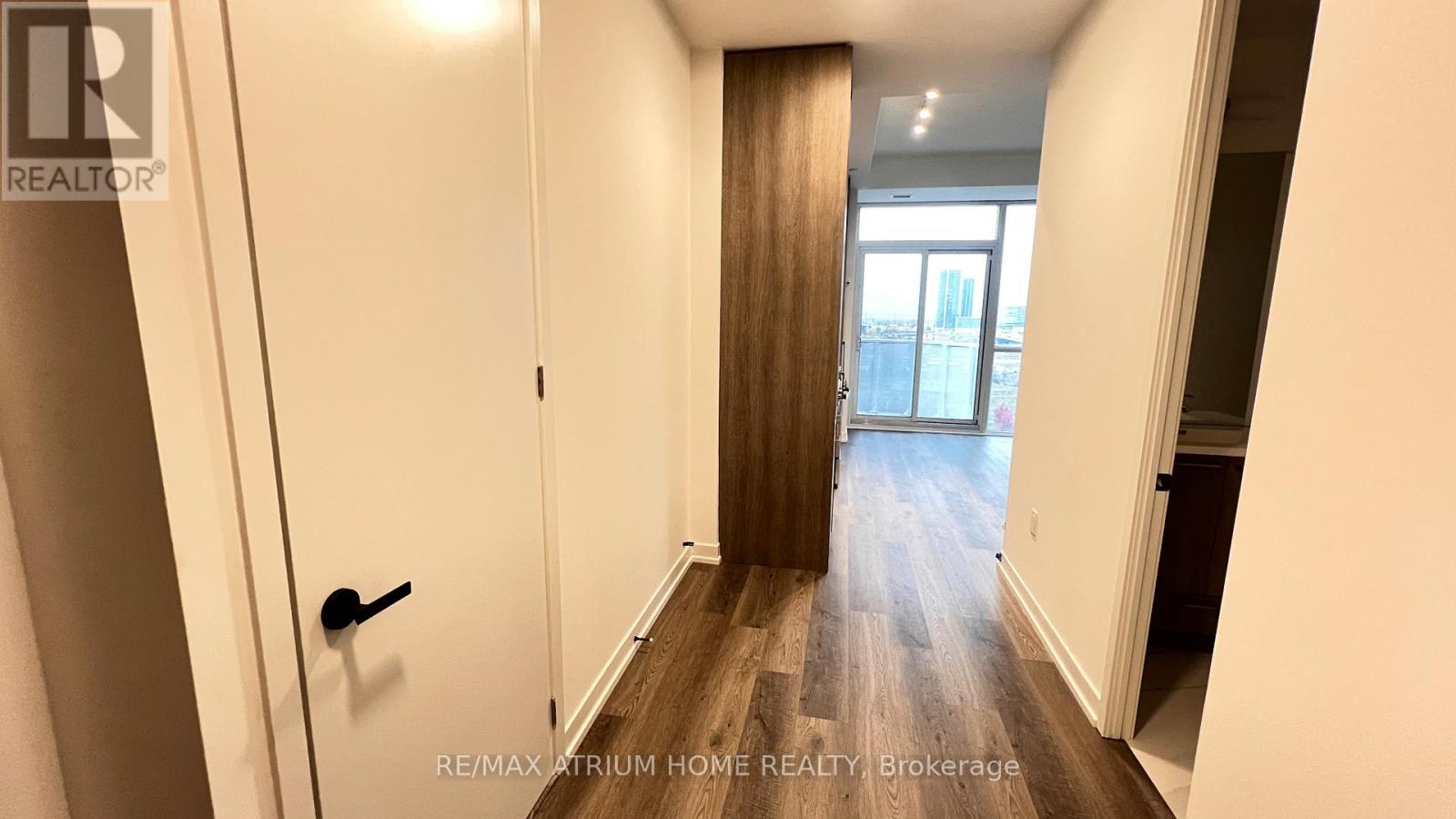 811 - 195 Commerce Street, Vaughan, Ontario L4K 0P9 - Photo 4 - N12520368