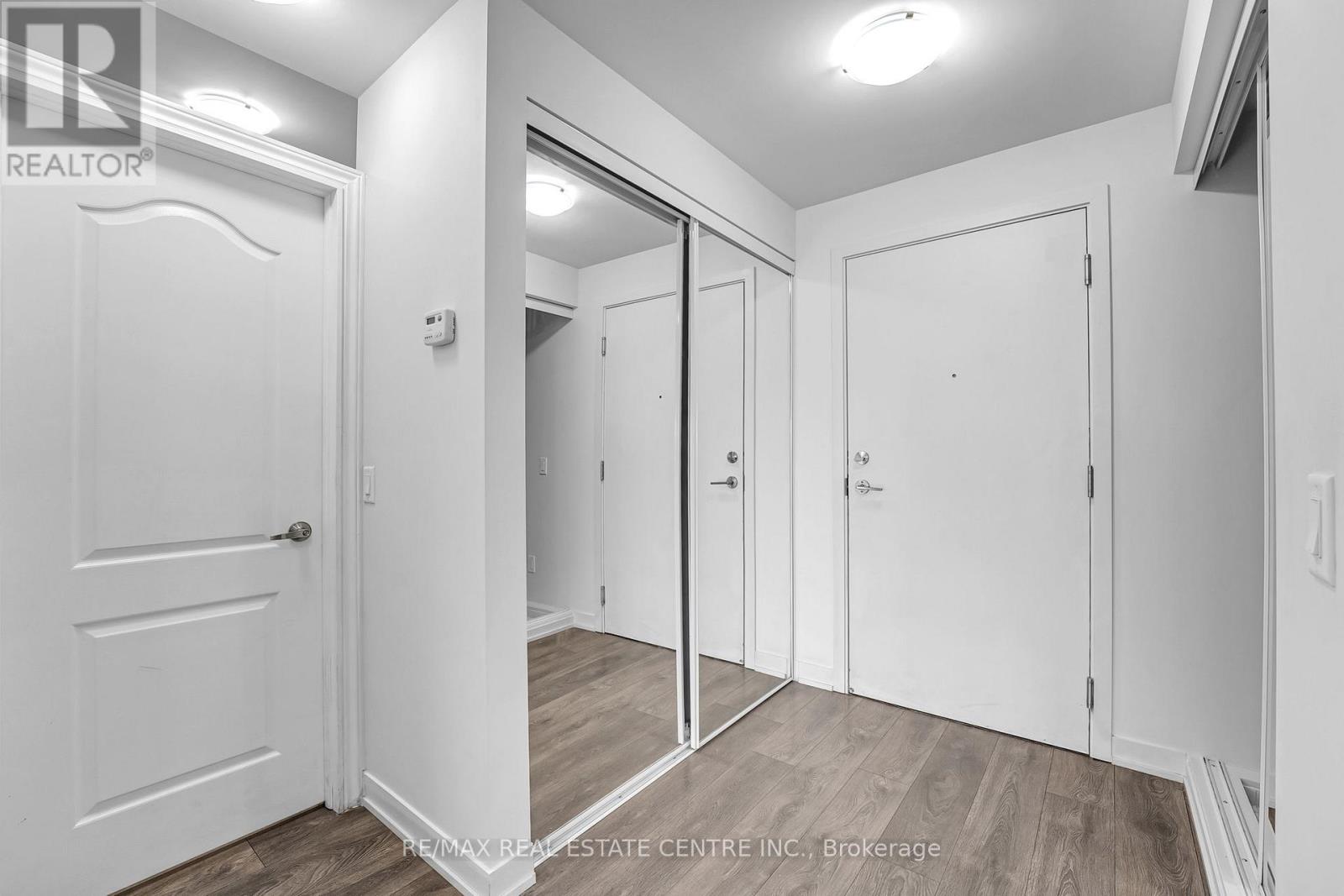 407 - 62 Sky Harbour Drive, Brampton, Ontario  L6Y 6J2 - Photo 5 - W12521686